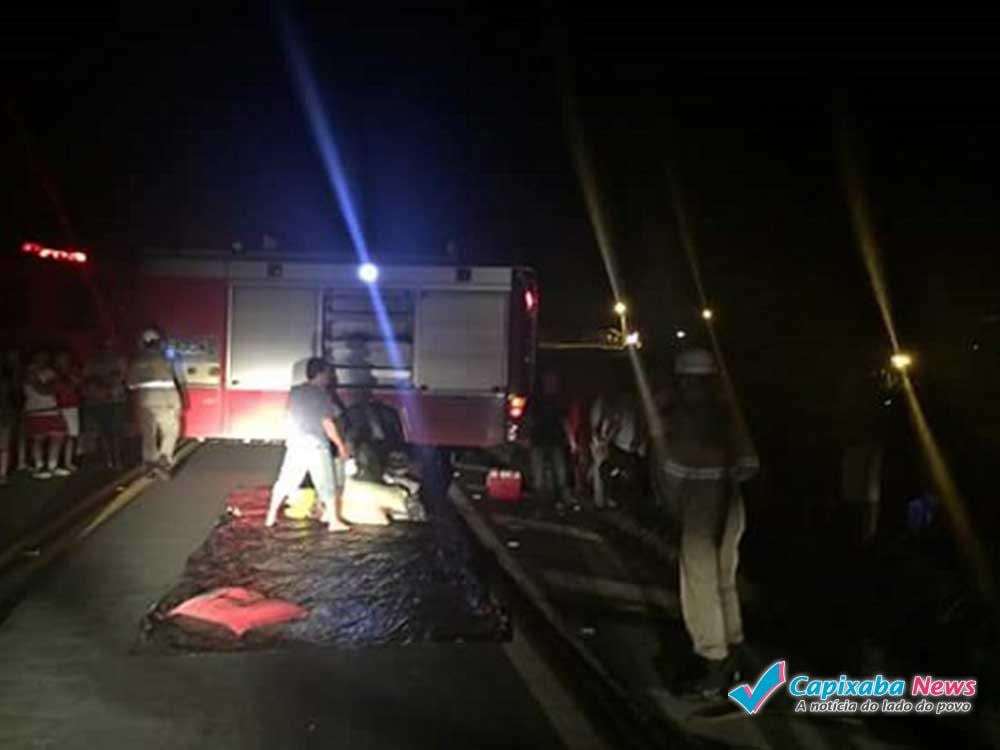 Ônibus cai em ribanceira e deixa 38 pessoas feridas Ônibus cai em ribanceira e deixa 38 pessoas feridas