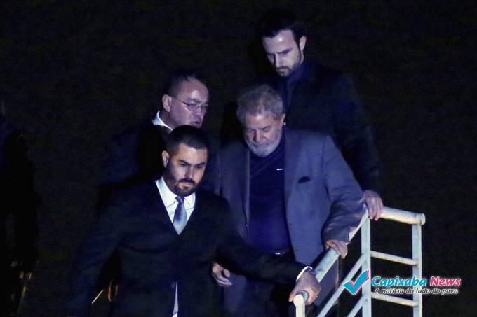 Vaza áudio do avião que levava Lula para Curitiba: ‘Leva e não traz nunca mais!’ Vaza áudio do avião que levava Lula para Curitiba: ‘Leva e não traz nunca mais!’