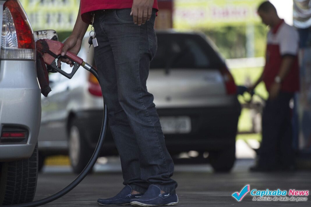 Gasolina na Grande Vitória chega a R$ 4,39 Gasolina na Grande Vitória chega a R$ 4,39