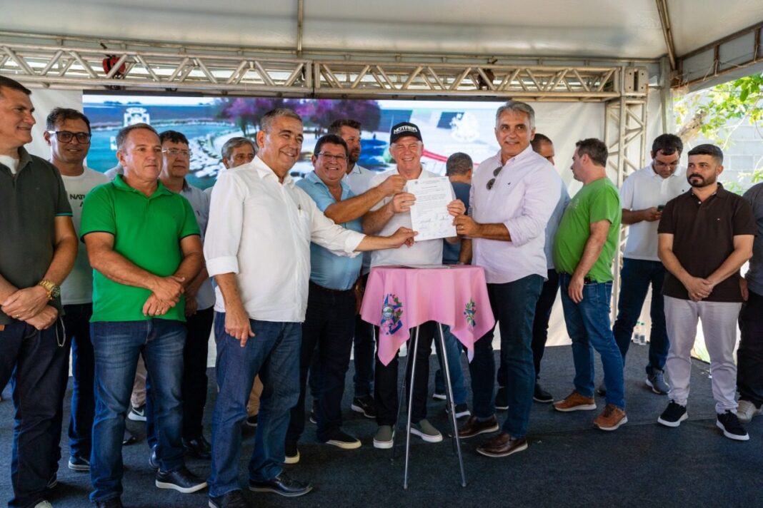 Prefeito e Governador assinam ordem de serviço das obras de urbanização da Lagoa do Meio – Notícias sobre Marataízes Prefeito e Governador assinam ordem de serviço das obras de urbanização da Lagoa do Meio
