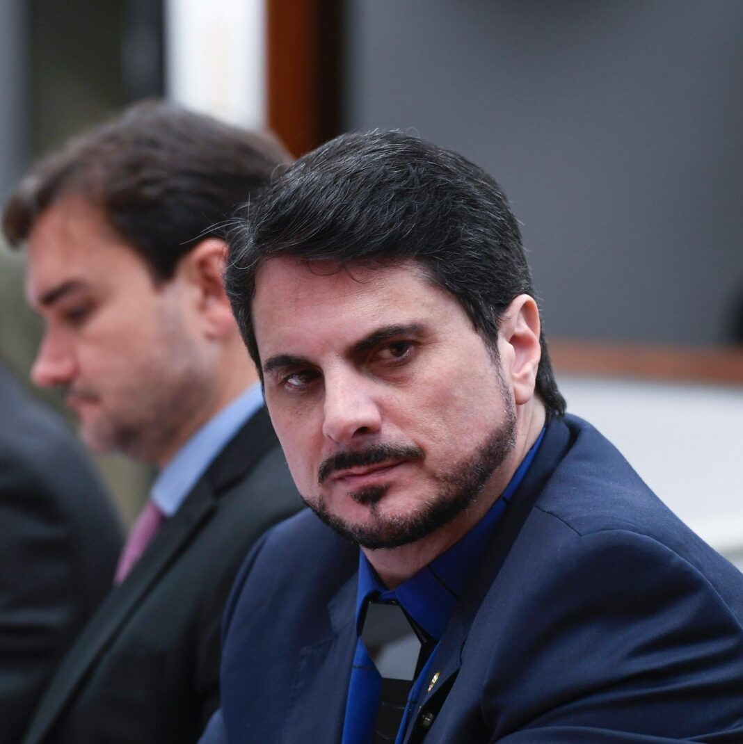 Vídeo: Senador capixaba Marcos Do Val renuncia a cargo após acusação de traição Vídeo: Senador capixaba Marcos Do Val renuncia a cargo após acusação de traição