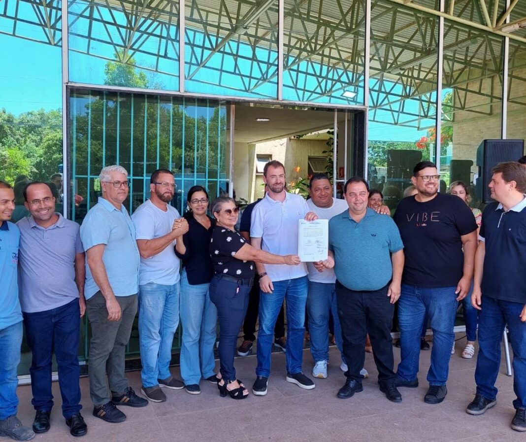 Prefeito de Anchieta assina ordens de serviço para reformar duas unidades de saúde Prefeito de Anchieta assina ordens de serviço para reformar duas unidades de saúde