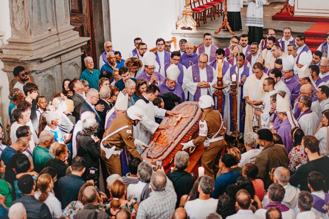 Capixaba Dom Geraldo Lyrio Rocha, arcebispo de Mariana, é sepultado em MG Capixaba Dom Geraldo Lyrio Rocha, arcebispo de Mariana, é sepultado em MG