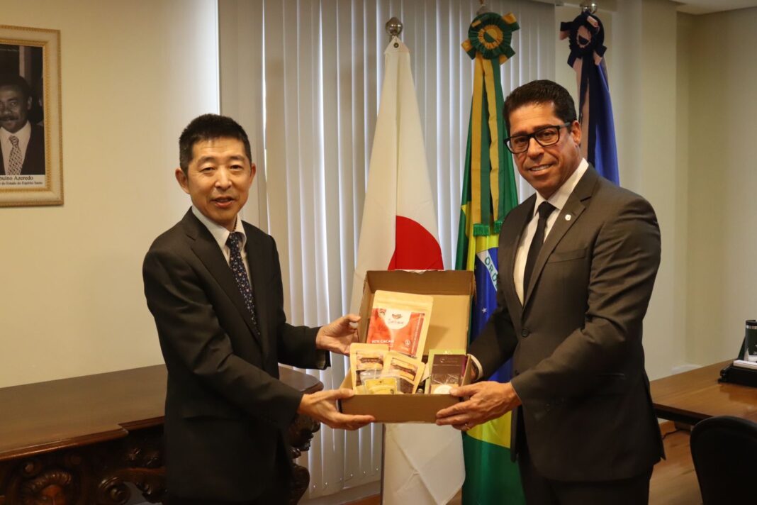 Cônsul Geral do Japão e Cônsul Cultural visitam a Assembleia Legislativa do ES em busca de estreitar laços diplomáticos Cônsul Geral do Japão e Cônsul Cultural visitam a Assembleia Legislativa do ES em busca de estreitar laços diplomáticos