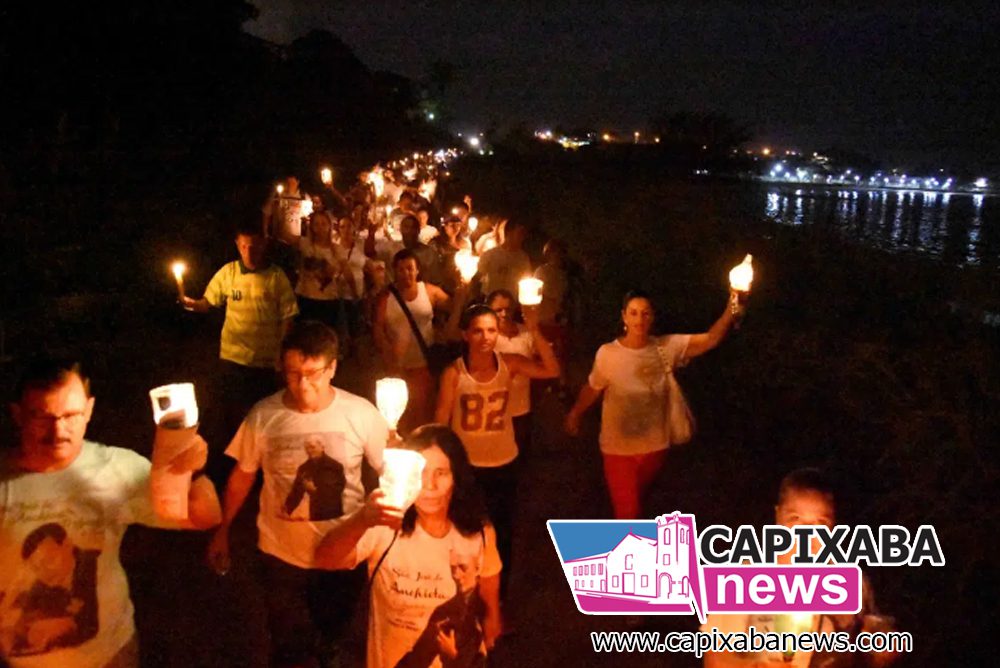 Romaria Luminosa marca o início da Festa Nacional de São José de Anchieta com recorde de participantes Romaria Luminosa marca o início da Festa Nacional de São José de Anchieta com recorde de participantes