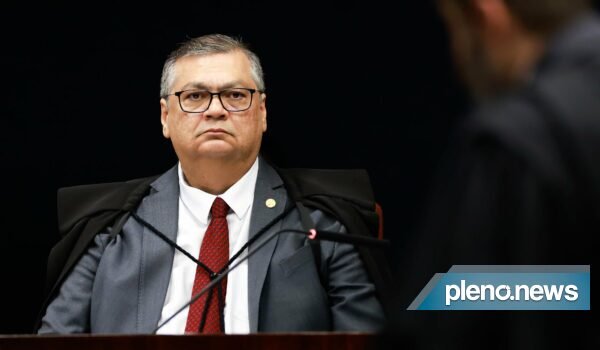 Caso Marielle: Defesa de delegado busca afastar Dino do julgamento Caso Marielle: Defesa de delegado quer afastar Dino de julgamento