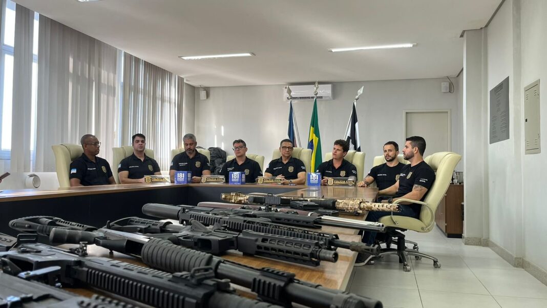 “Colecionador” detido em Guarapari com AR-15, armas e munições “Colecionador” é preso em Guarapari com Fuzil AR-15, diversas outras armas e munições