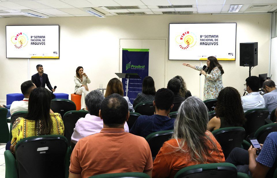 Governo do ES inicia 8ª Semana Nacional de Arquivos com debates sobre transparência e preservação digital. Governo do ES inicia 8ª Semana Nacional de Arquivos com debates sobre transparência e preservação digital.