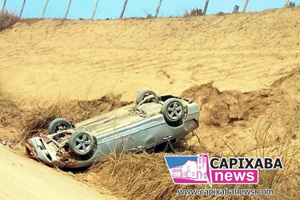 Vídeos: Motorista e carona ficam feridos após capotamento próximo ao CDP de Marataízes Vídeos: Motorista e carona ficam feridos após capotamento próximo ao CDP de Marataízes