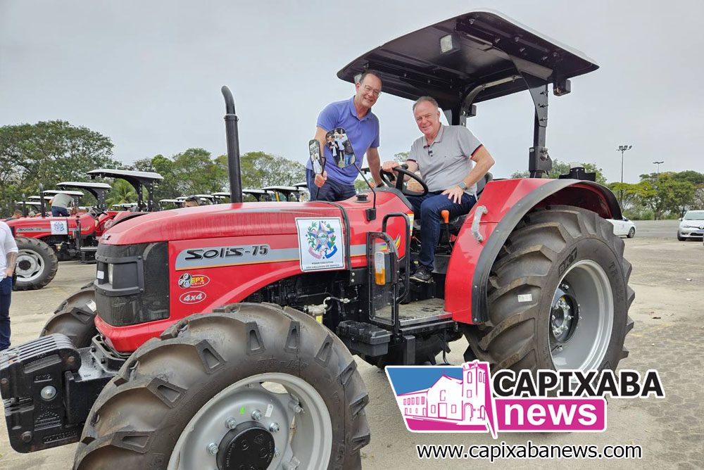 Governo do Estado entrega máquinas e equipamentos agrícolas para 42 municípios Governo do Estado entrega máquinas e equipamentos agrícolas para 42 municípios