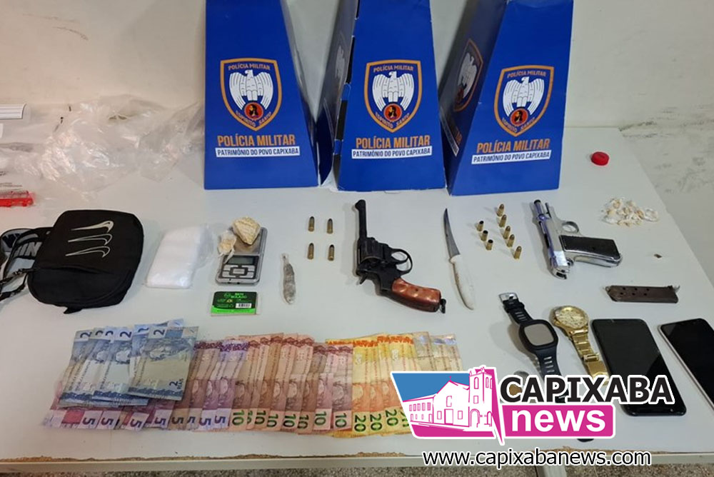 PM aborda veículo suspeito e apreende armas e drogas em Anchieta PM aborda veículo suspeito e apreende armas e drogas em Anchieta