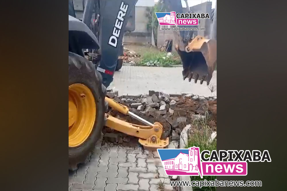Vídeo: demolição de rua recém-construída em Marataízes é chamada de “surreal” e viraliza nas redes sociais Vídeo: demolição de rua recém-construída em Marataízes é chamada de “surreal” e viraliza nas redes sociais