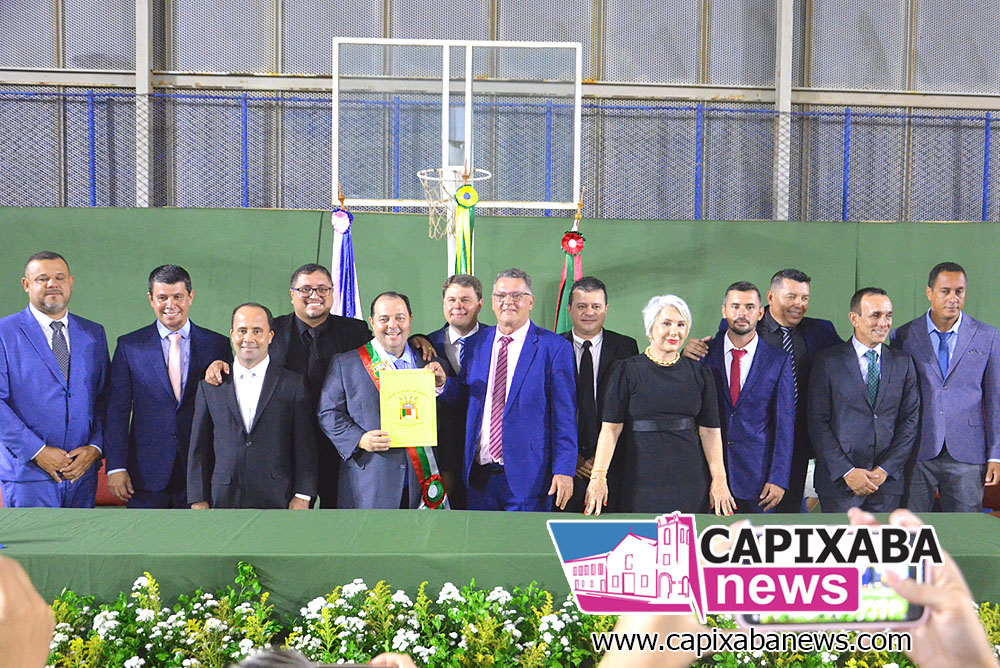 Câmara de Anchieta empossa eleitos e define nova Mesa Diretora Câmara de Anchieta empossa eleitos e define nova Mesa Diretora