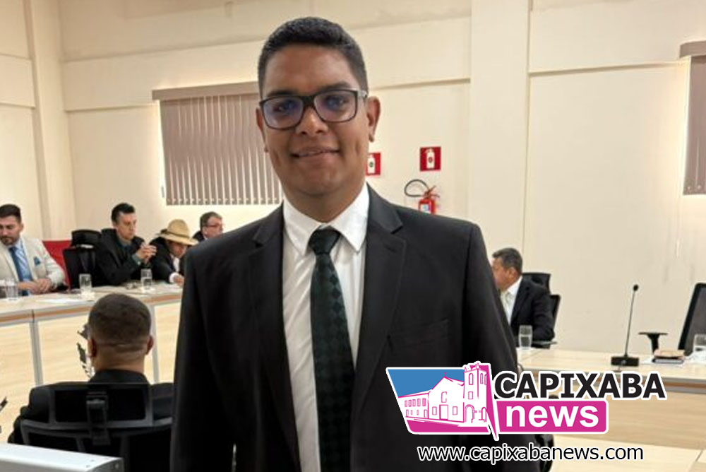 Thiago Leal é eleito presidente da Câmara de Itapemirim por unanimidade Thiago Leal é eleito presidente da Câmara de Itapemirim por unanimidade