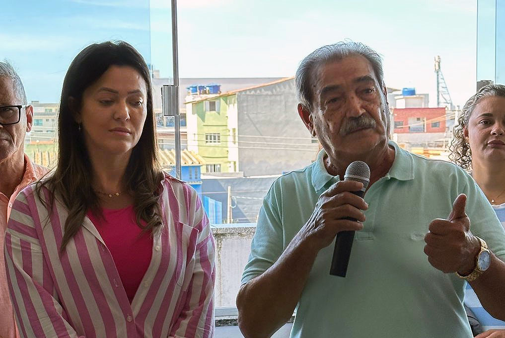 Prefeito de Marataízes visita a Secretária de Saúde e seus setores Prefeito de Marataízes visita a Secretária de Saúde e seus setores