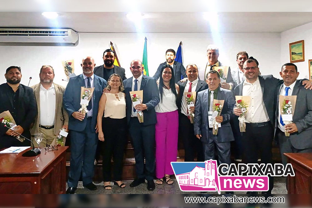 Vereadores de Marataízes recebem homenagem com flores na abertura dos trabalhos legislativos Vereadores de Marataízes recebem homenagem com flores na abertura dos trabalhos legislativos
