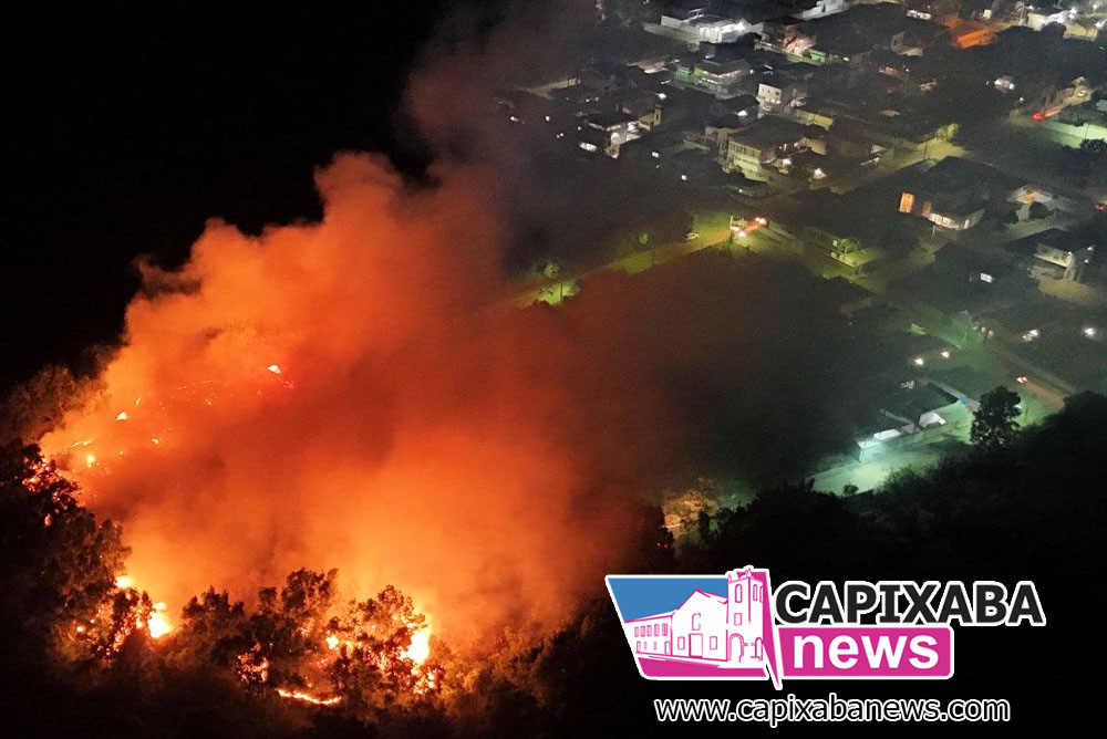 Incêndios se multiplicam em Anchieta e mobilizam equipes de combate Incêndios se multiplicam em Anchieta e mobilizam equipes de combate