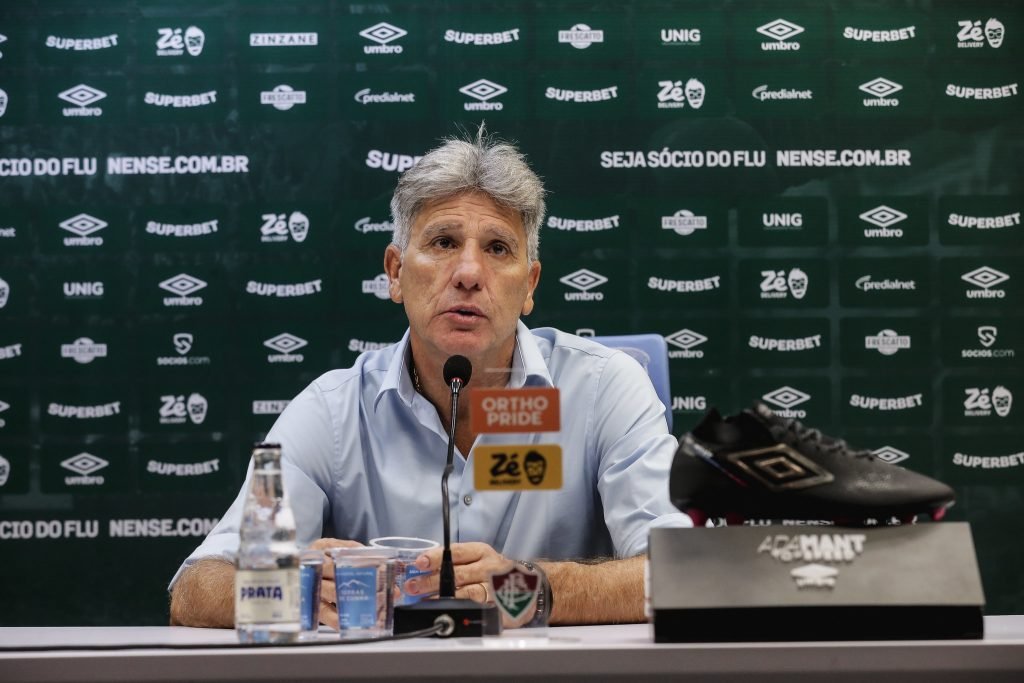 Fluminense renova contrato com jogador apreciado por Renato Gaúcho e mantém equipe competitiva Fluminense renova contrato com jogador apreciado por Renato Gaúcho e mantém equipe competitiva