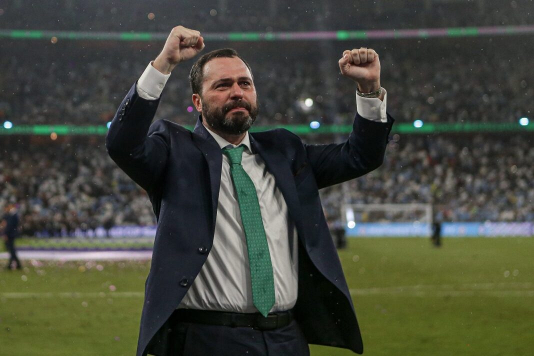 Fluminense apresenta seu primeiro reforço para o Mundial e dá início à preparação da equipe. Fluminense apresenta seu primeiro reforço para o Mundial e dá início à preparação da equipe.