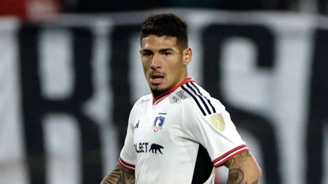 Vasco avalia zagueiro jovem do Colo-Colo como possível reforço para a temporada futura Vasco avalia zagueiro jovem do Colo-Colo como possível reforço para a temporada futura