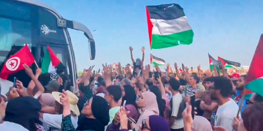 Ativistas se mobilizam para marchar a Gaza em protesto ao bloqueio Milhares de ativistas marcham a Gaza para romper bloqueio de Israel