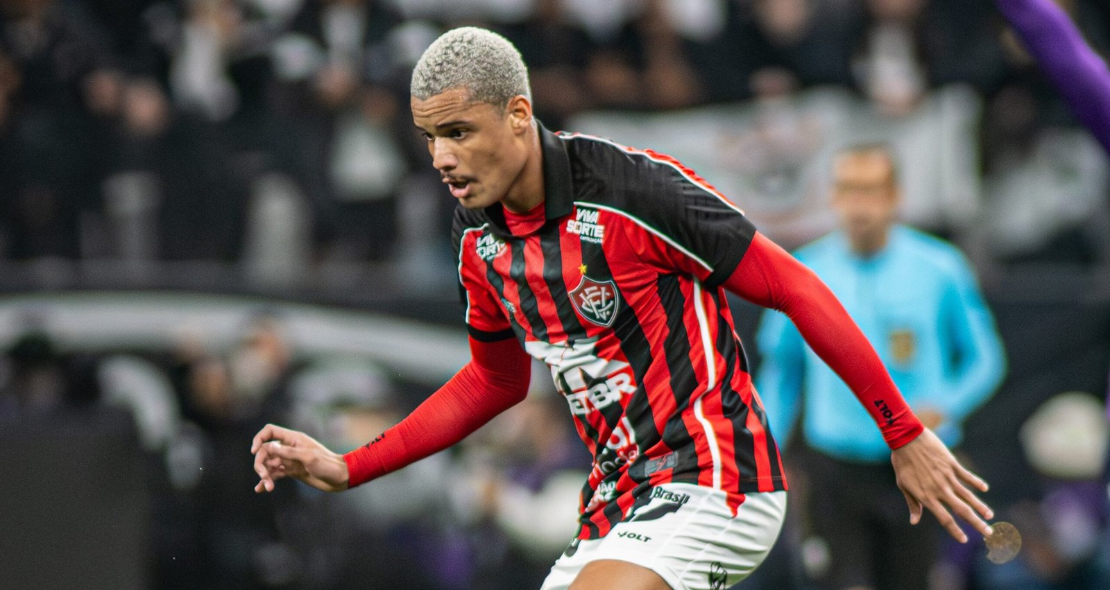 Botafogo deve lucrar R$ 2,5 milhões com negociação de Janderson pelo Vitória Botafogo deve receber R$ 2,5 milhões por Janderson