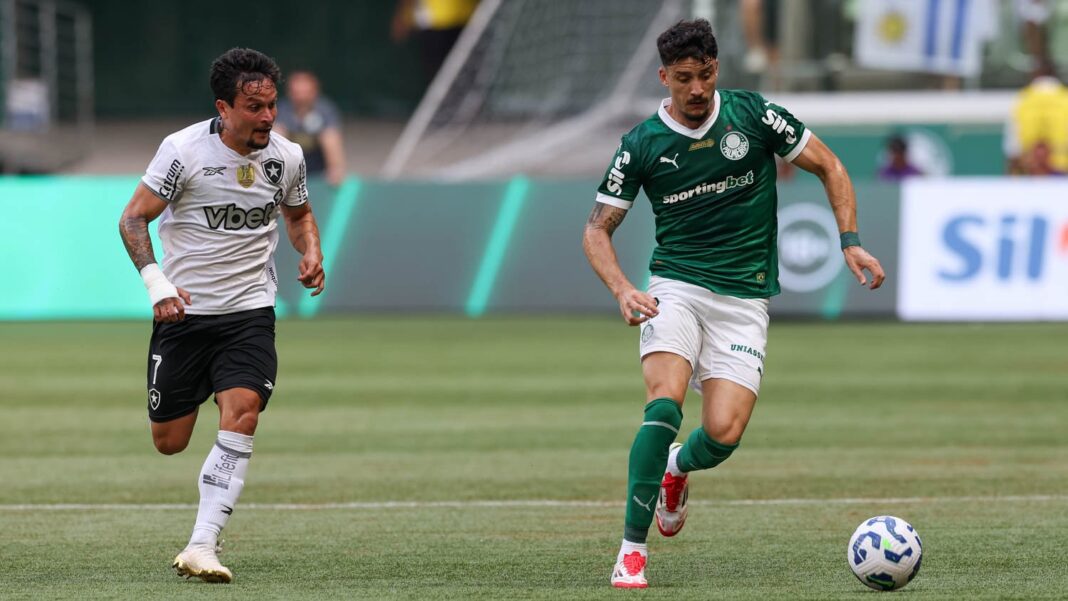 Botafogo e Palmeiras se enfrentam na Copa do Mundo de Clubes: rivalidade à flor da pele Confronto entre Botafogo e Palmeiras na Copa do Mundo de Clubes reacende rivalidade iniciada em 2023