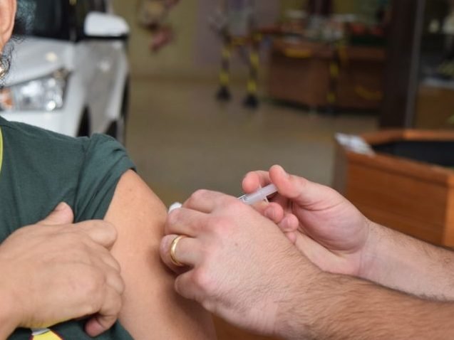 Cachoeiro oferta vacinação contra gripe em supermercados durante a Semana da Imunização Vacinação contra Influenza será realizada em supermercados de Cachoeiro - Prefeitura de Cachoeiro de Itapemirim