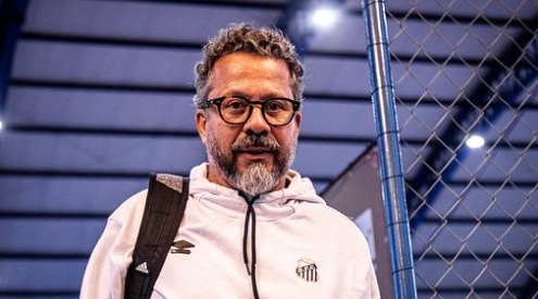 Cléber Xavier: Expulsão de Neymar foi fator decisivo na derrota do Santos para o Botafogo Cléber Xavier afirma que expulsão de Neymar atrapalhou o Santos contra o Botafogo
01/06/2025 às 19:54
•
Atualizado: às 21:07