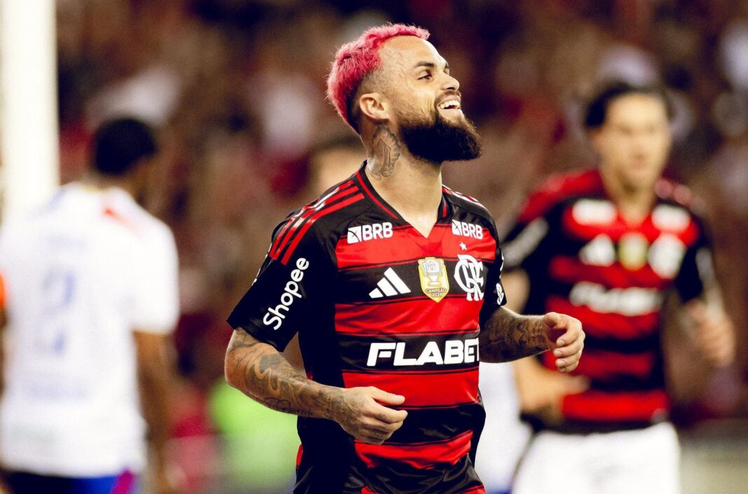 Elenco do Flamengo se destaca após goleada sobre Fortaleza e mira novos desafios no torneio. Michael valoriza força do elenco após goleada do Flamengo