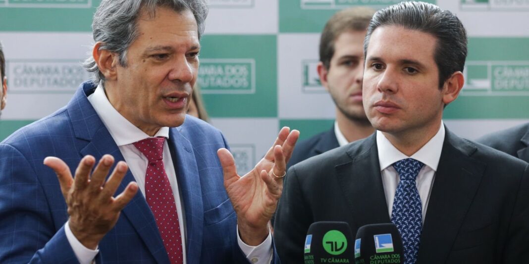 Equipe econômica apresentará a líderes partidários alternativas a IOF