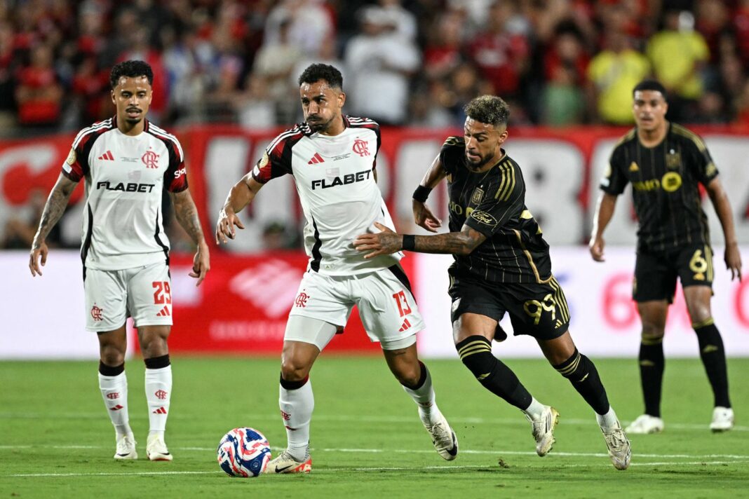 Flamengo empata com Los Angeles e avança ao mata-mata do Mundial com sete pontos Flamengo fecha primeira fase do Mundial com empate contra o Los Angeles