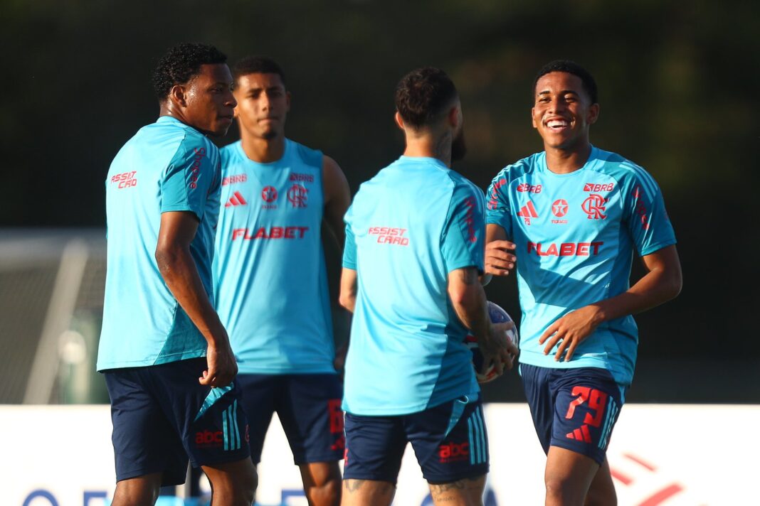 Flamengo inicia treinos intensos para confronto decisivo contra o Bayern Flamengo inicia preparação para duelo com o Bayern pelo Mundial