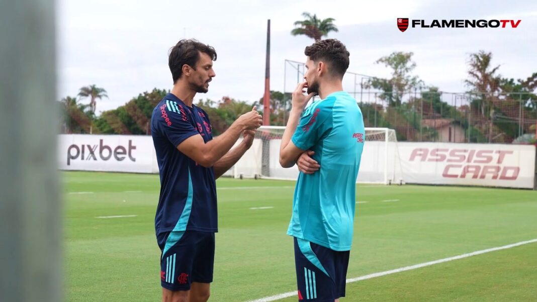 Flamengo intensifica treinos no Ninho antes da viagem para a Copa do Mundo nos EUA Flamengo segue treinando no Ninho antes da viagem para os EUA