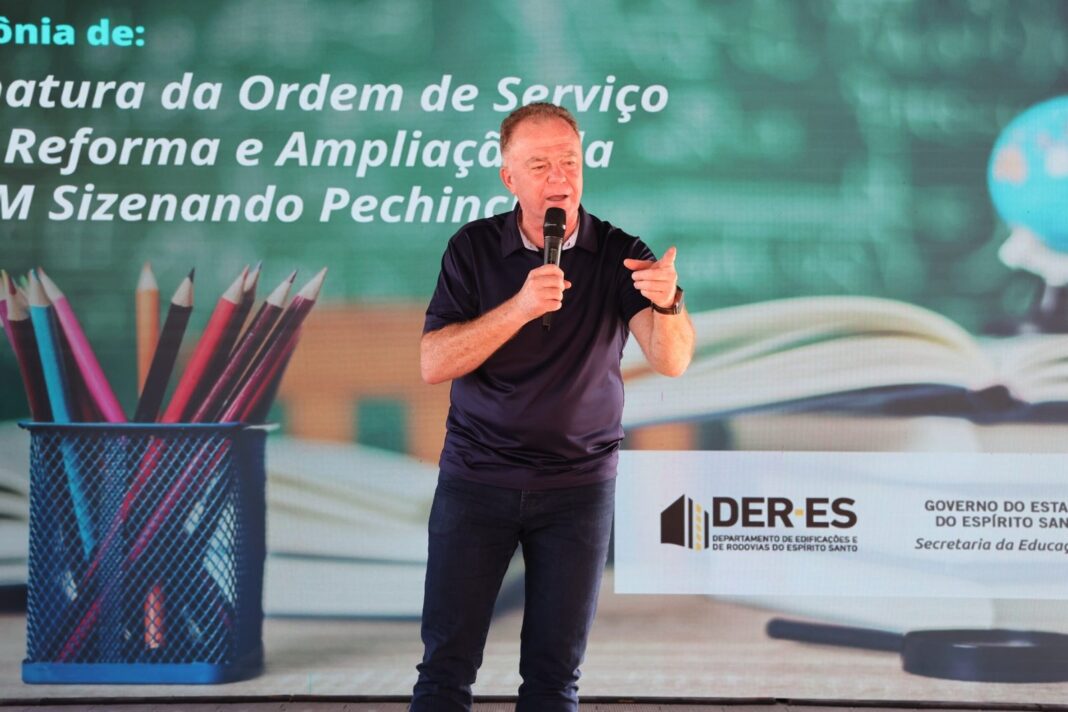 Governo do ES inaugura quadra e autoriza reforma de escola na Serra Governo do ES inaugura quadra e autoriza reforma de escola na Serra
