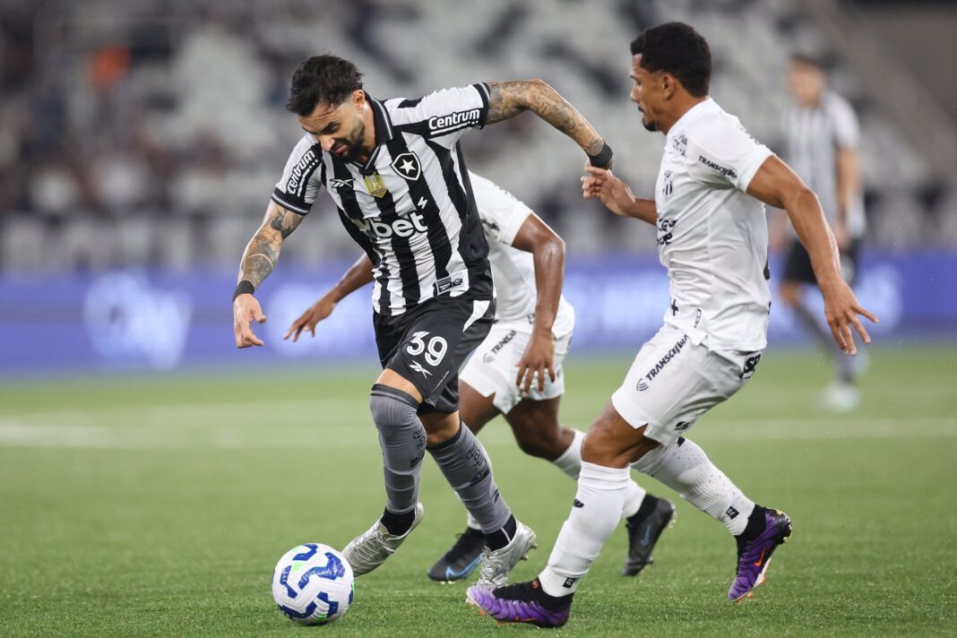 Imagens do confronto entre Botafogo e Ceará no Campeonato Brasileiro Confira imagens do duelo entre Botafogo e Ceará pelo Brasileiro