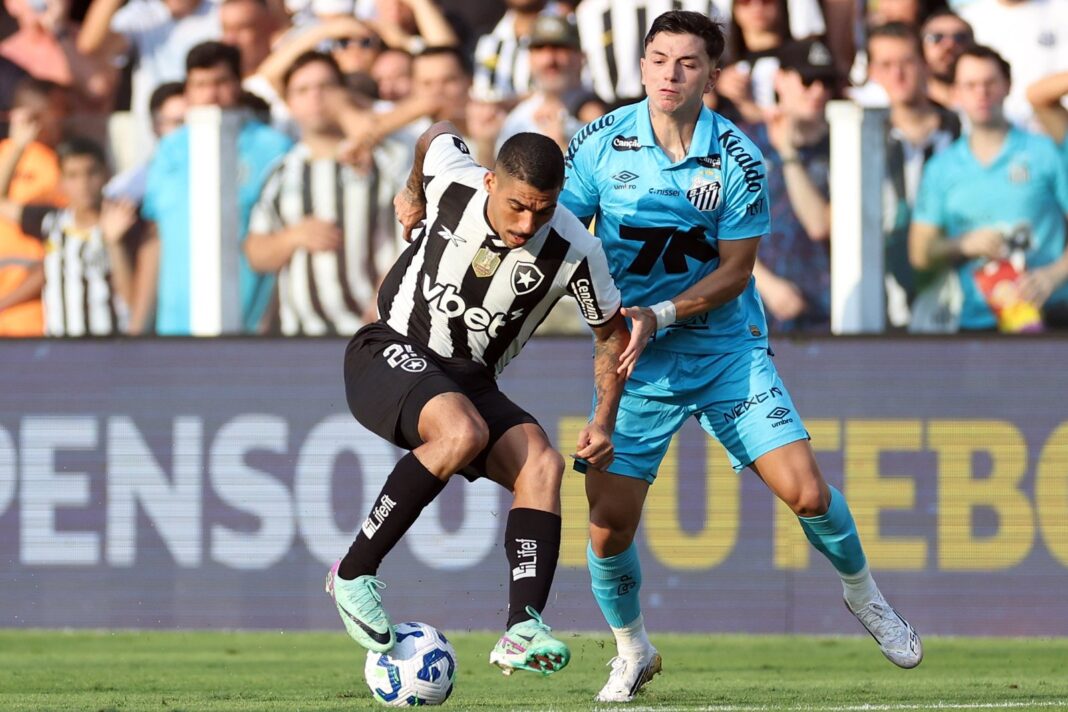Imagens do confronto entre Santos e Botafogo no Campeonato Brasileiro de 2025 Confira imagens do duelo entre Santos e Botafogo pelo Brasileiro
01/06/2025 às 18:03
•
Atualizado: às 18:03