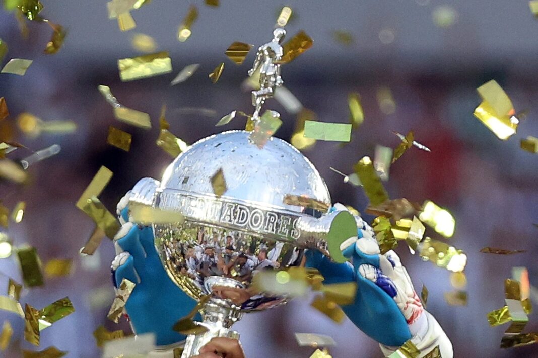 Libertadores: Confrontos das Oitavas Definidos; duelos brasileiros agitam a competição Com duelo brasileiro, Libertadores define oitavas de final; veja todos confrontos
02/06/2025 às 12:34
•
Atualizado: às 12:38