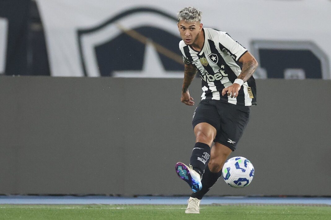 Mateo Ponte garante: “Estou preparado para ajudar o Botafogo onde for necessário” Mateo Ponte valoriza minutos no Botafogo e afirma: “Estou pronto para jogar”