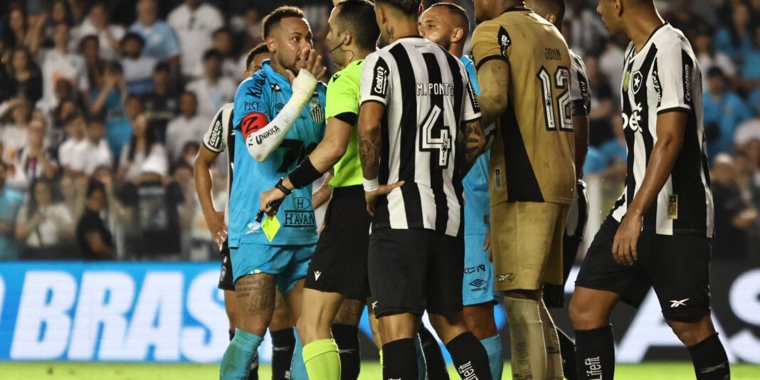 Neymar expulso e Santos perde para o Botafogo na Vila Belmiro Neymar é expulso e Santos perde do Botafogo na Vila pelo Brasileirão