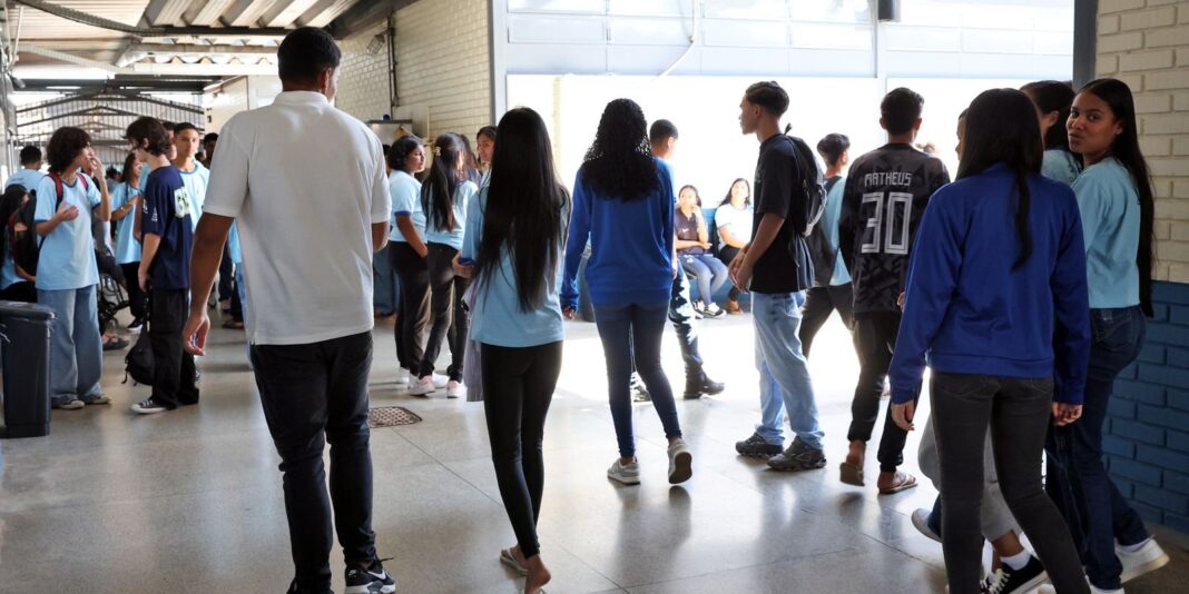 Pé-de-Meia: estudantes de julho e agosto recebem R$ 200 hoje. Pé-de-Meia: nascidos em julho e agosto recebem hoje parcela de R$ 200