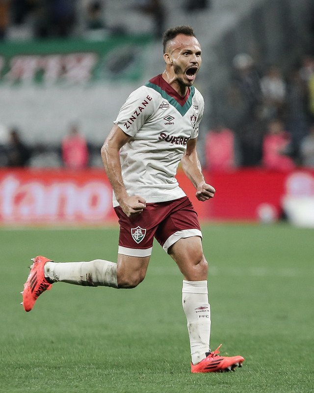 Lateral do Fluminense comenta expectativa para a estreia no Mundial de Clubes Lateral do Fluminense comenta expectativa para a estreia no Mundial de Clubes