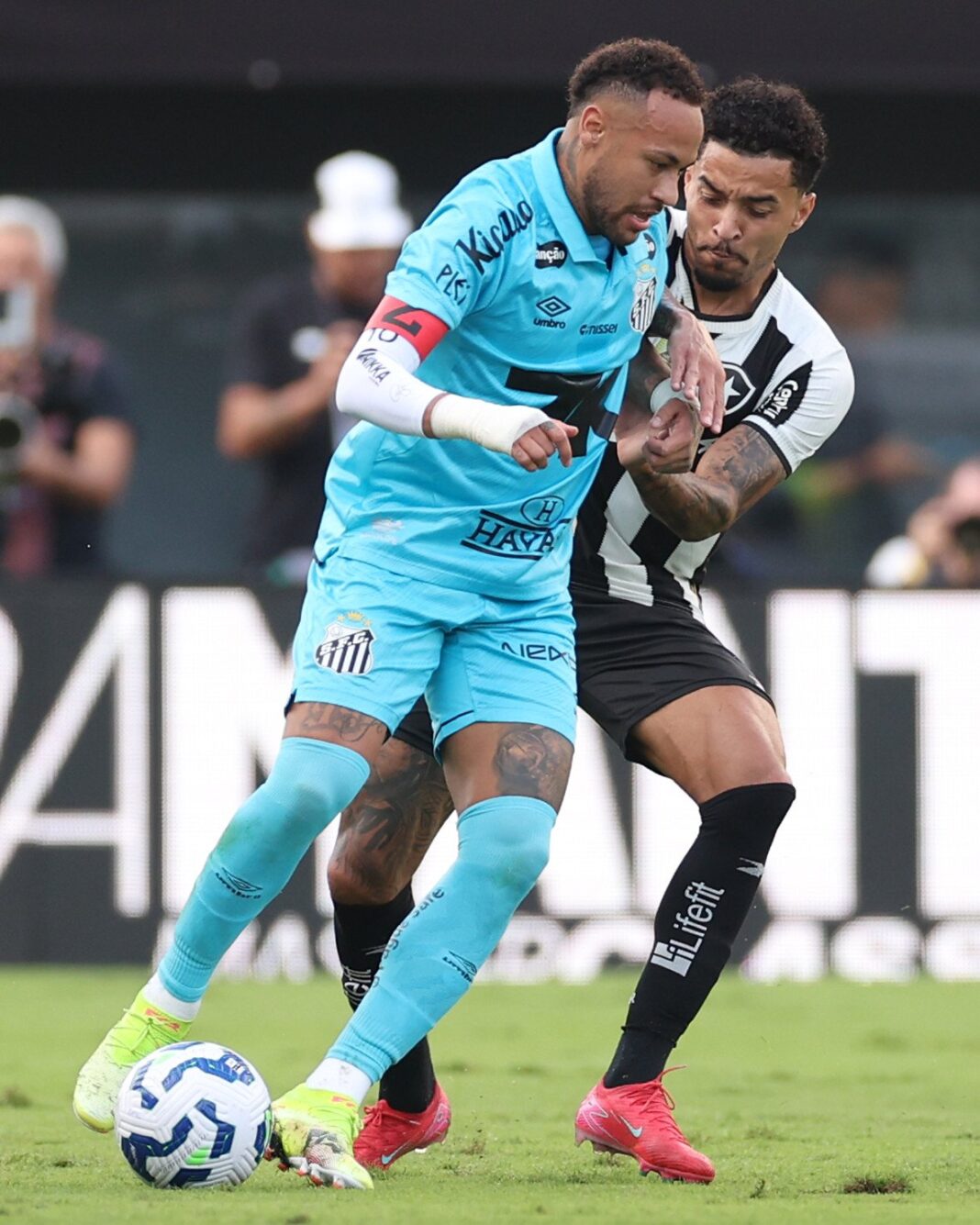 Santos perde para o Botafogo e Neymar é expulso, permanecendo no Z4 do Brasileirão Com Neymar expulso, Santos perde do Botafogo e segue no Z4
01/06/2025 às 17:59
•
Atualizado: às 18:23