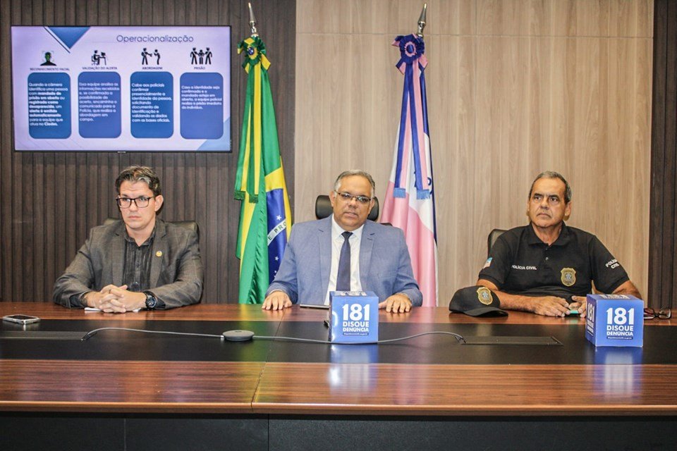 <p><strong>Polícia Civil do ES utiliza reconhecimento facial para prender homem acusado de latrocínio</strong></p> <p><strong>Polícia Civil do ES utiliza reconhecimento facial para prender homem acusado de latrocínio</strong></p>
