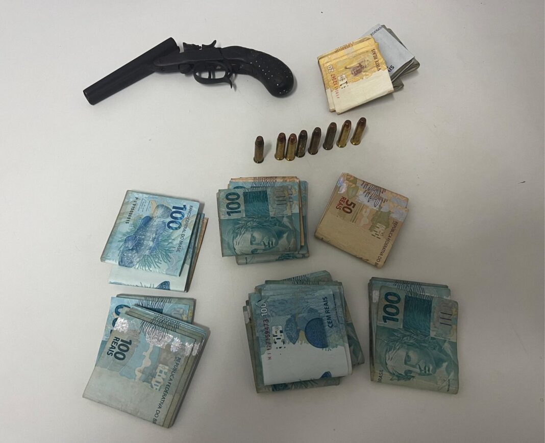 Polícia Civil prende cinco por desvio de cargas de bebidas em Colatina Polícia Civil prende cinco por desvio de cargas de bebidas em Colatina