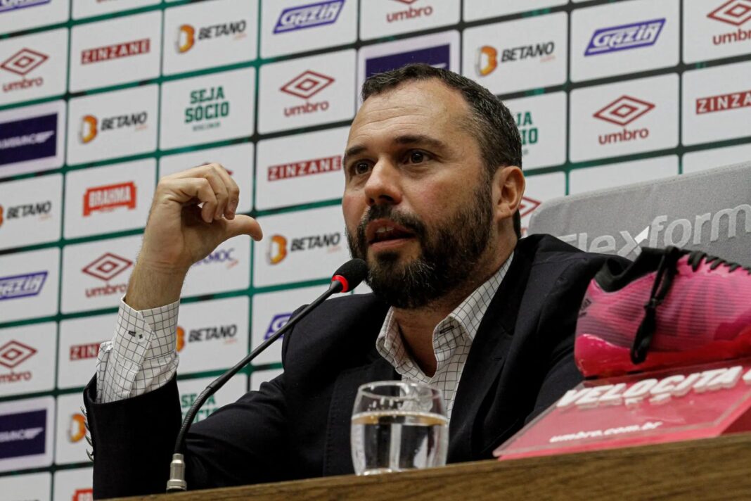 Dupla deixa clube e pode se tornar opção para Mundial de Clubes no Fluminense. Dupla deixa clube e pode se tornar opção para Mundial de Clubes no Fluminense.