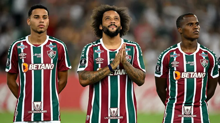 Vasco faz proposta para contratar jovem promessa do Fluminense, revelando interesse no atleta. Vasco faz proposta para contratar jovem promessa do Fluminense, revelando interesse no atleta.