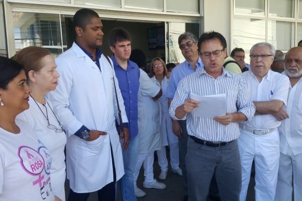 Médicos da Santa Casa afirmam que falta material para trabalhar Médicos da Santa Casa afirmam que falta material para trabalhar