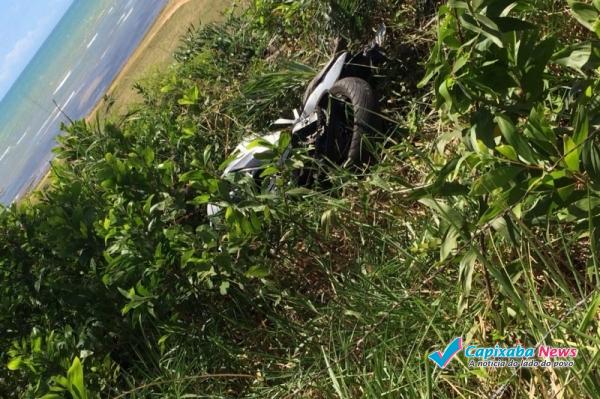 Cabo do Exército morre após bater com moto em poste na ES 010 Cabo do Exército morre após bater com moto em poste na ES 010