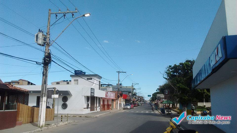 Lâmpadas dos postes acesas durante 24 horas em Marataízes Lâmpadas dos postes acesas durante 24 horas em Marataízes